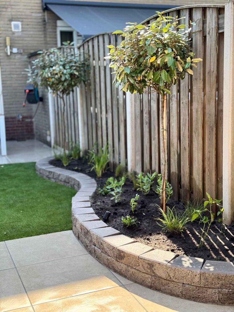 Beplanting en bomen door Rombouts Sierbestratingen in Roosendaal