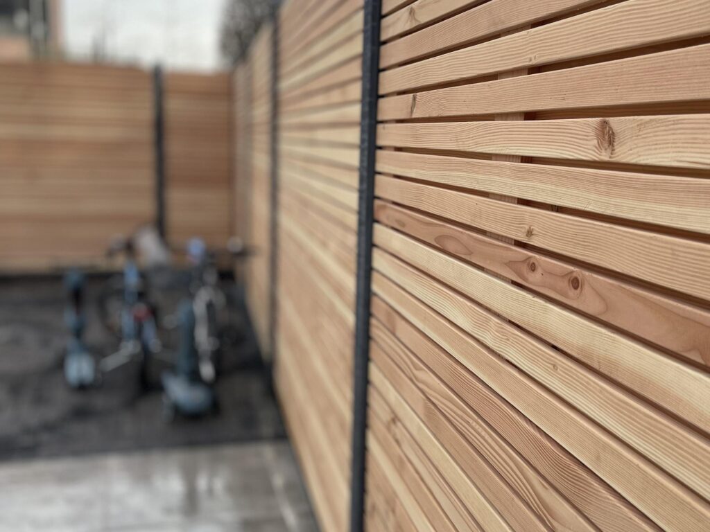 Schutting geplaatst door Rombouts Sierbestratingen in Roosendaal