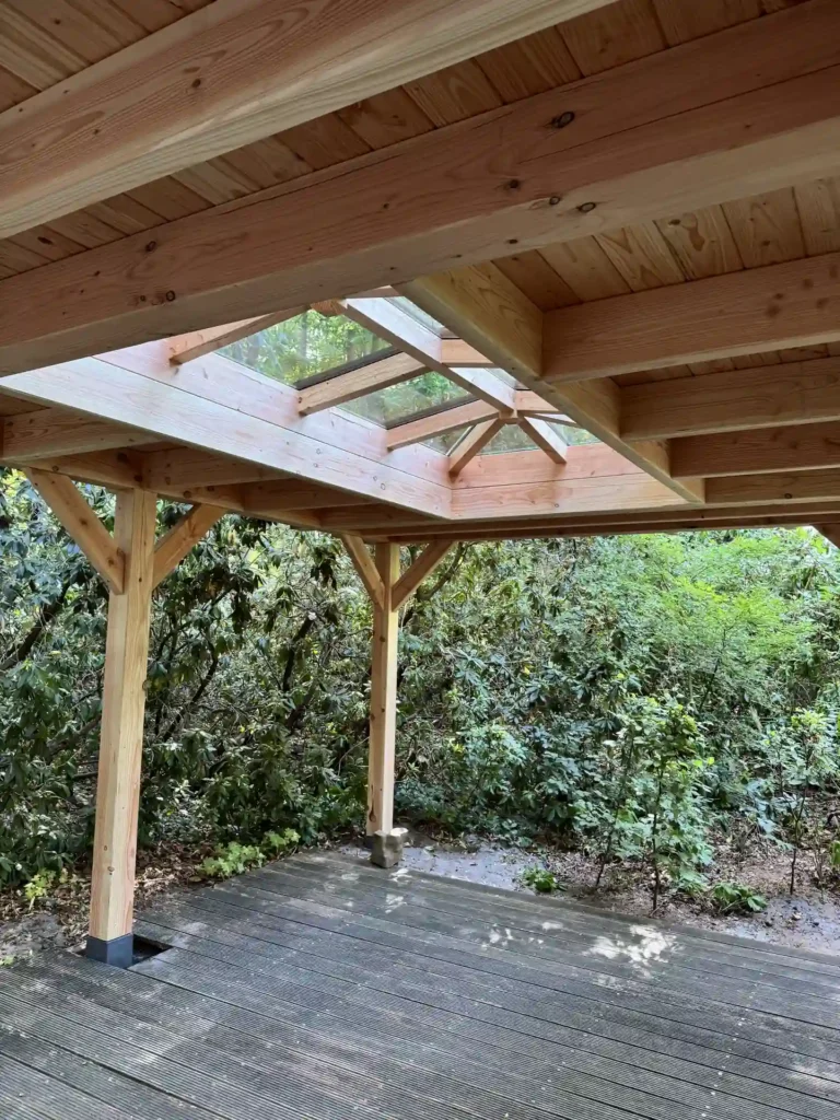 Overkapping op maat in Roosendaal door Rombouts Sierbestratingen
